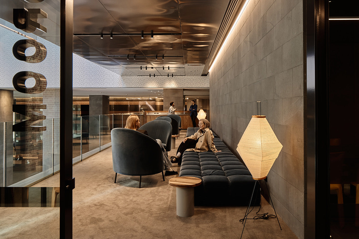 A series of anti-rooms are designed for gathering before meetings, here with the super comfortable Tufty-Time sofa by B&B Italia and the Jim armchairs by Arflex. Photography © Peter Bennetts c/o Hassell.
