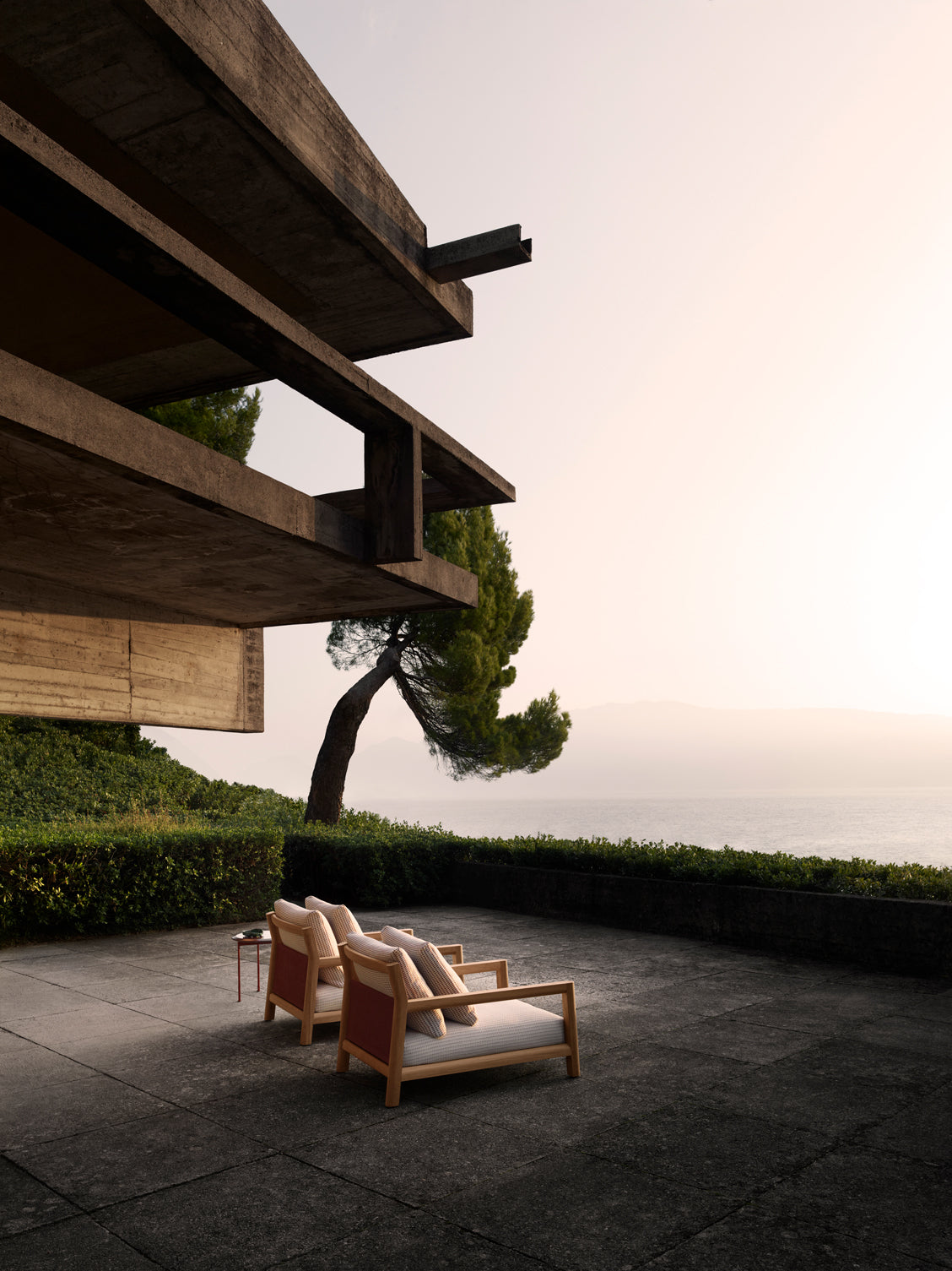 The Pablo collection by Vincent Van Duysen in the garden of brutalist favourite Casa La Scala on Lake Garda. Photograph © Tommaso Sartori c/o B&B Italia.
