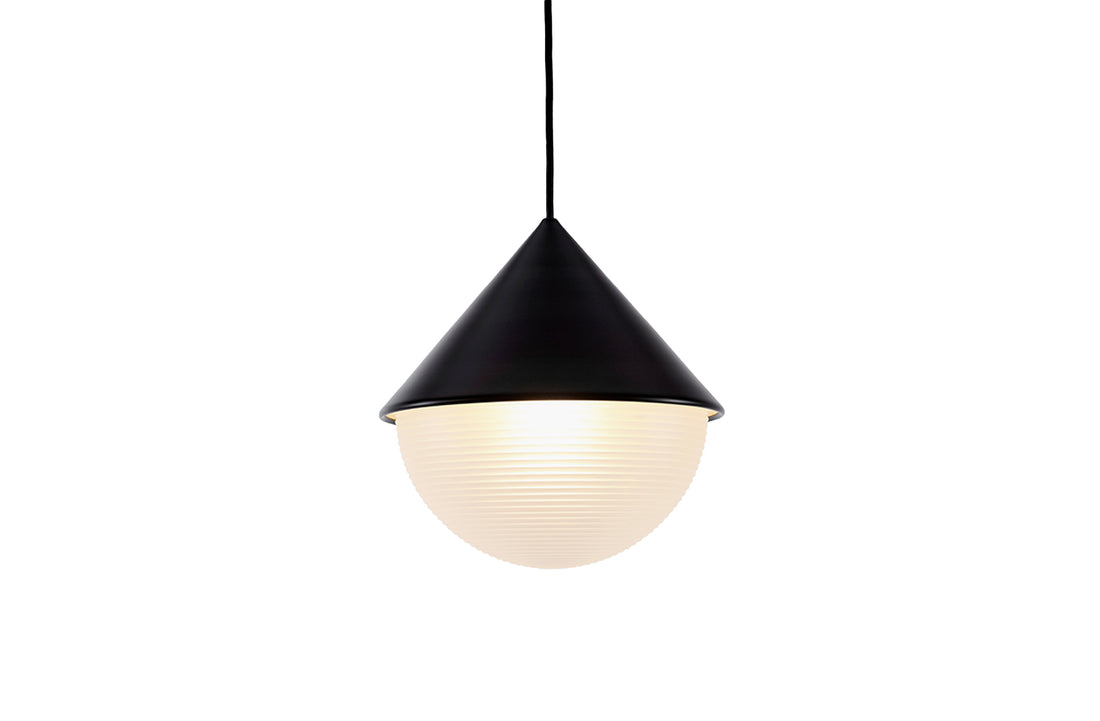 Black / Universal Voltage